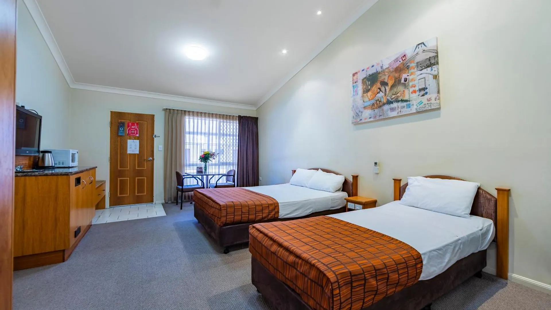 Roma Explorers Inn Motel