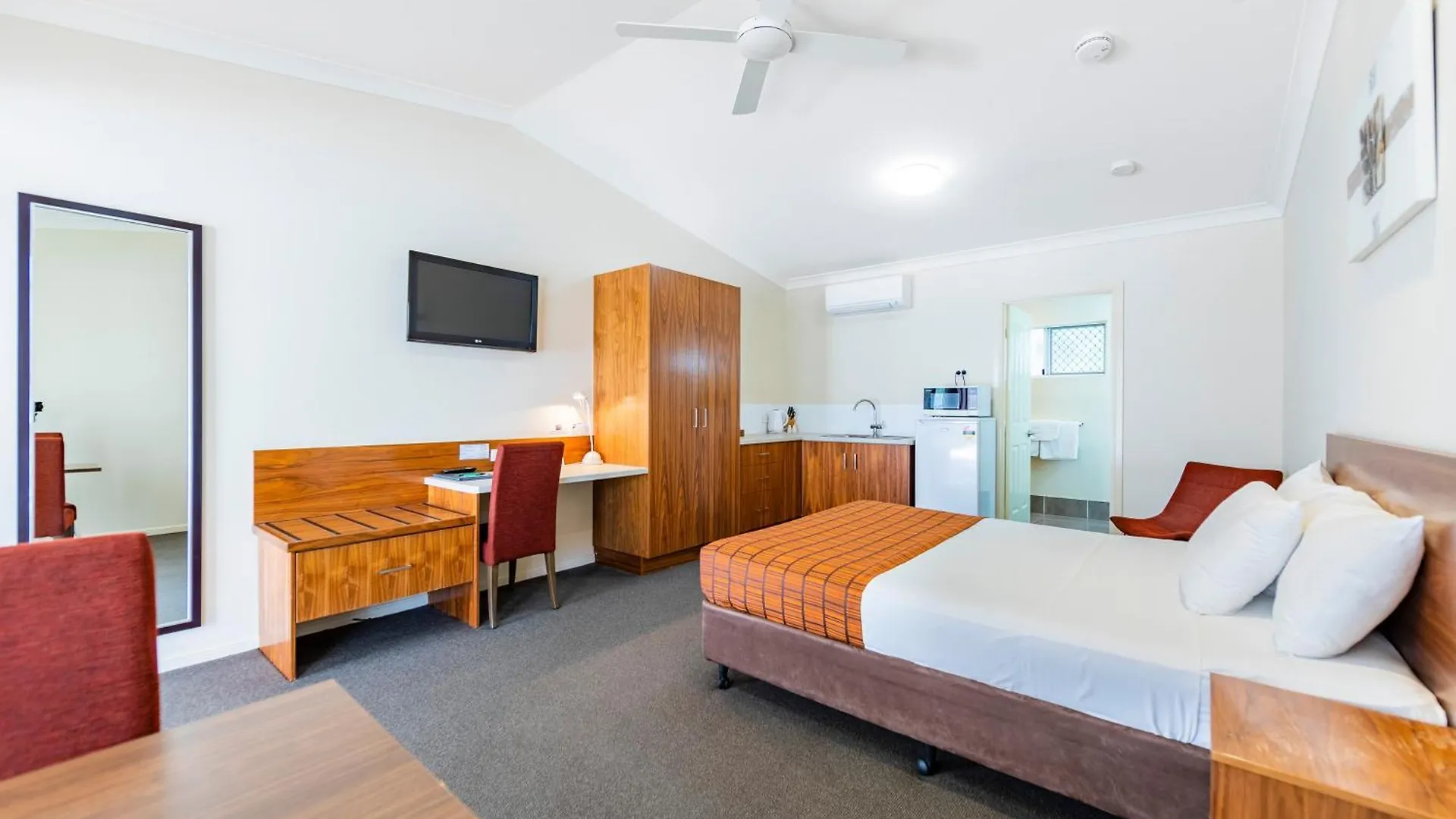 Roma Explorers Inn Motel